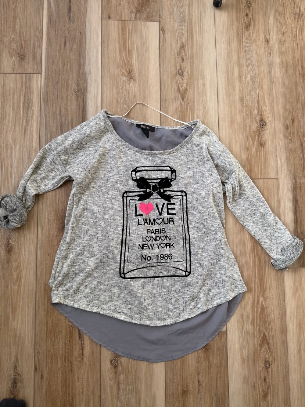 Women’s Grey Love L'Amour Graphic Long-Sleeve Top
